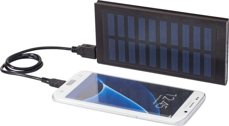 Aurinkokennovaravirtalähde, 8000 mAh